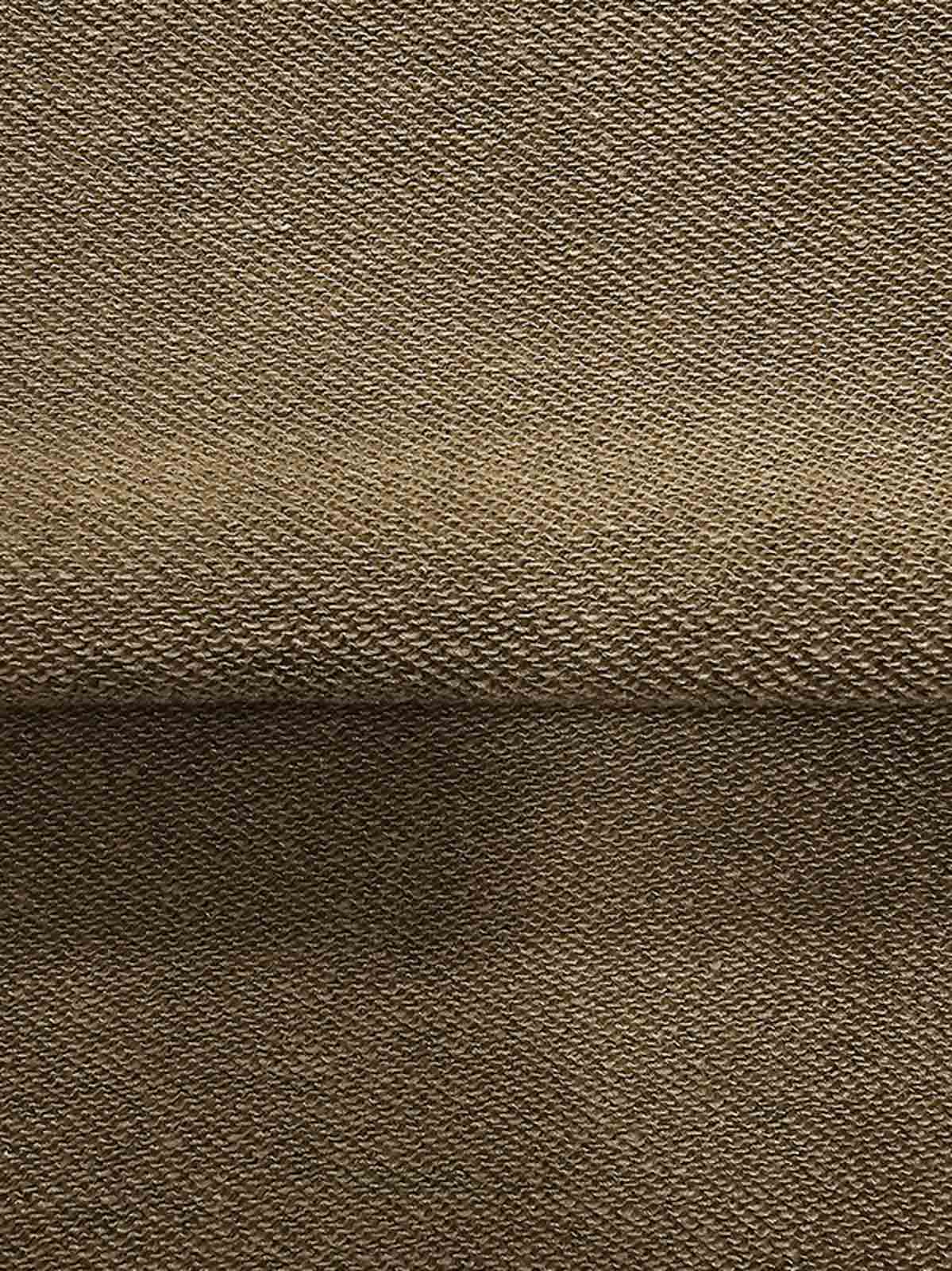 製品画像
硫化染めとウォッシュ加工が施されたアメリカンヴィンテージスタイルのスウェットの正面全体画像。100%コットン素材とクラシックなデザインが特徴。
詳細画像
バーナー仕上げの牛角ボタン、ウォッシュ加工による独特なテクスチャ、リブ仕様の袖口と裾をクローズアップした画像。ヴィンテージ感と高い耐久性を強調したディテール。