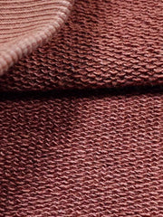 製品画像
クラシックなヘンリーネックとフードデザインが融合したアメリカンヴィンテージ風のフード付きパーカーの正面全体画像。高品質なオールコットン素材と実用的なディテールが特徴。
詳細画像
天然の本角ボタンと胸ポケットのデザイン、リブ仕様の袖口と裾のディテールをクローズアップした画像。ヴィンテージ感と耐久性を兼ね備えた仕上がり。