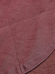 製品画像
クラシックなヘンリーネックとフードデザインが融合したアメリカンヴィンテージ風のフード付きパーカーの正面全体画像。高品質なオールコットン素材と実用的なディテールが特徴。
詳細画像
天然の本角ボタンと胸ポケットのデザイン、リブ仕様の袖口と裾のディテールをクローズアップした画像。ヴィンテージ感と耐久性を兼ね備えた仕上がり。