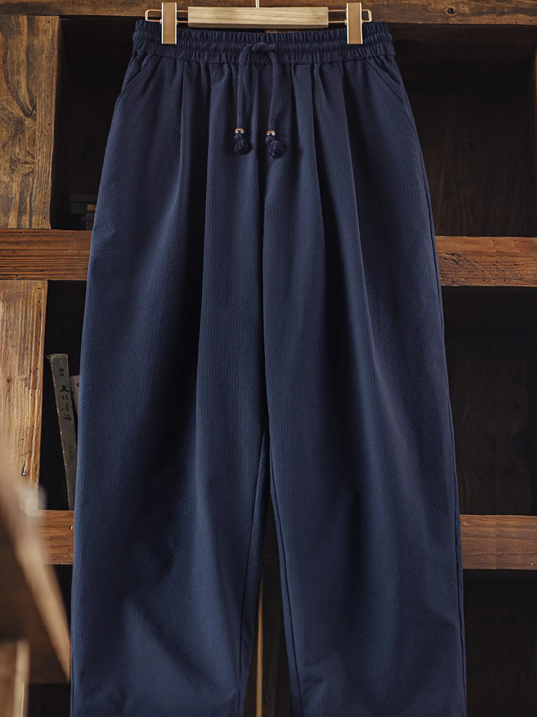 シャンタン素材のバルーンパンツ、ウエストドローコード付き