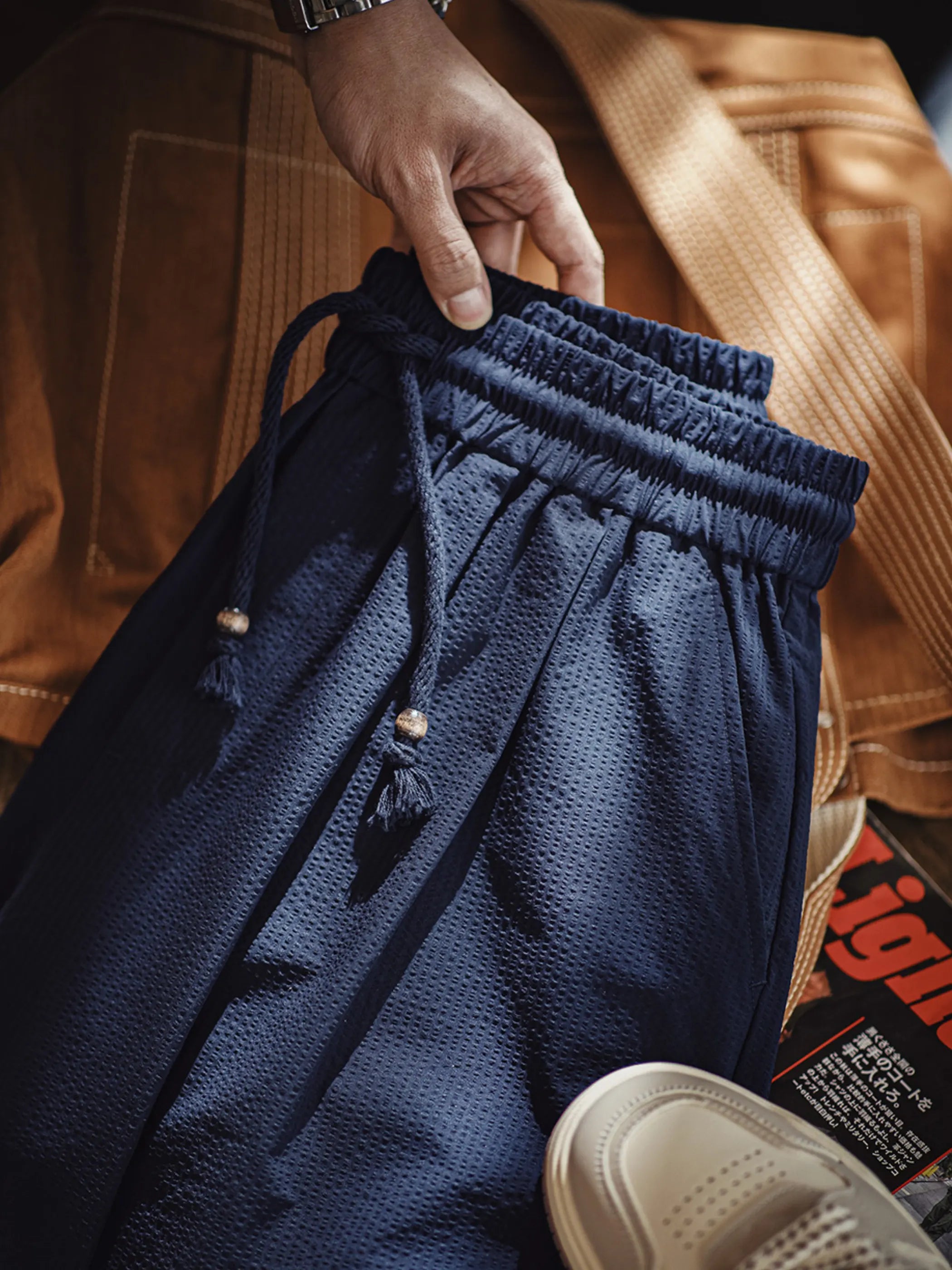 シャンタン素材のバルーンパンツ、ウエストドローコード付き