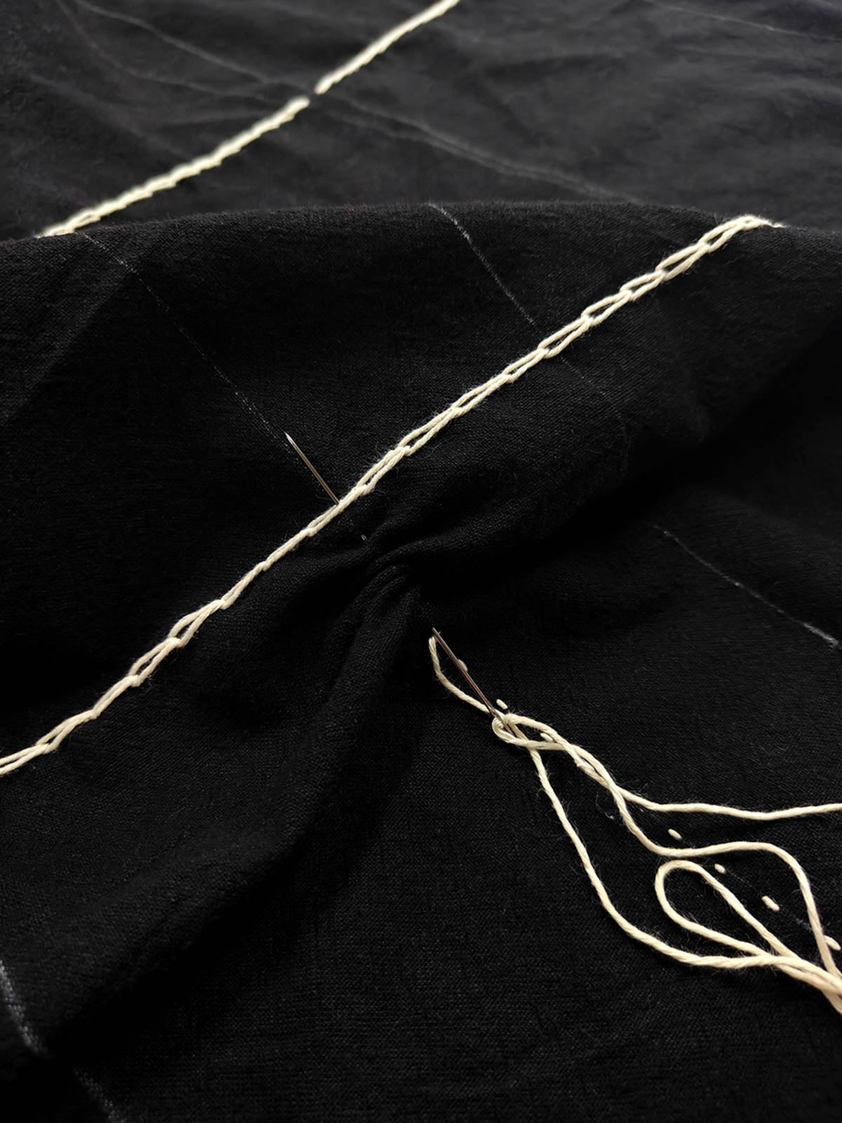 手作り刺し子刺繍とチェック柄のディテール