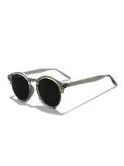 サングラスのキーホールブリッジと7バレルヒンジ構造のクローズアップ