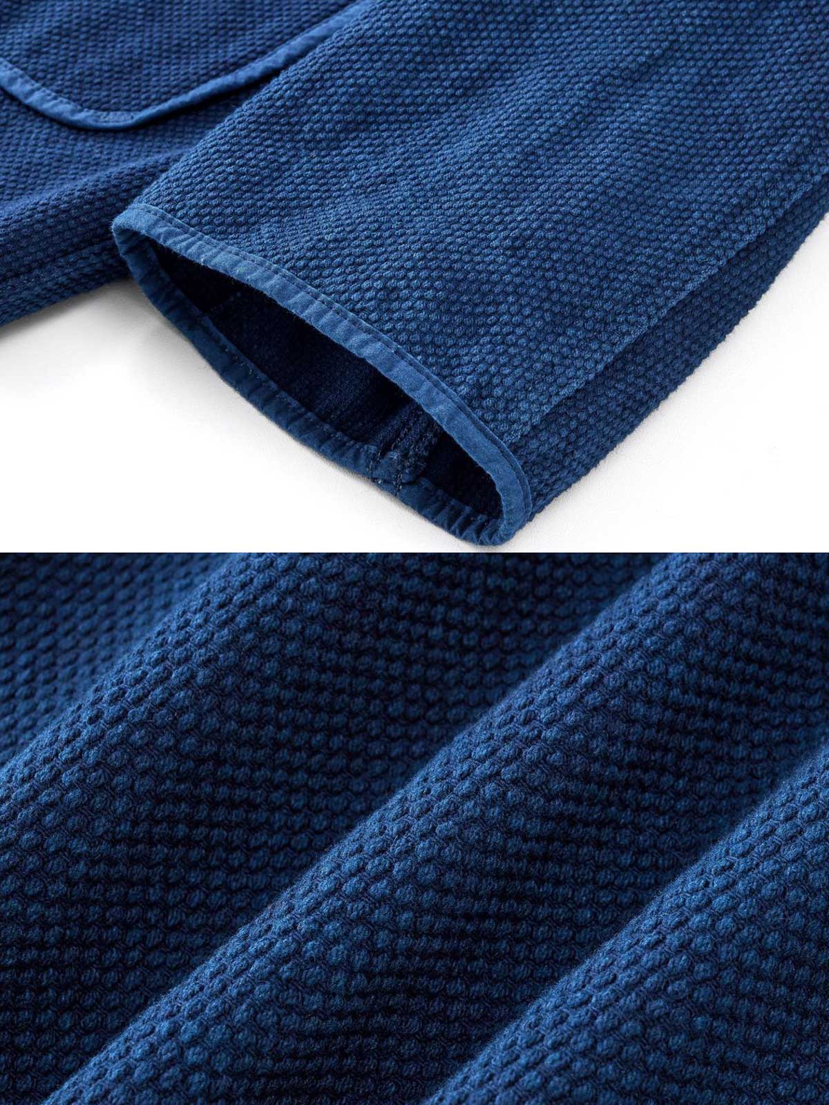 剣道刺し子の風合いと水牛ボタンのクローズアップ