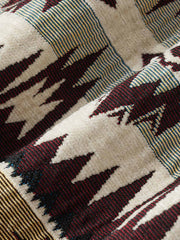 シェニール生地とインディアン柄ジャカード、古銅色ボタンのディテールアップ