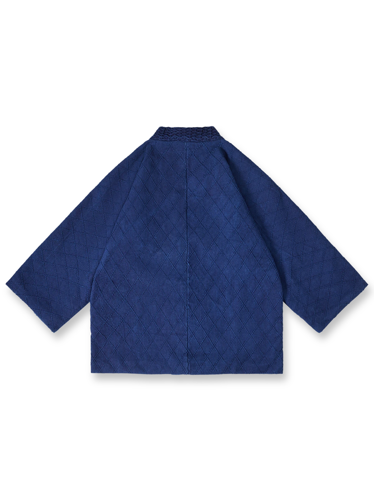 製品画像:
手作り藍染と刺子技法を融合したレトロなデザインのはんてん。伝統的な刺子生地に藍染めの手作業による色彩グラデーションが特徴で、優れた保温性を持つ550gのヘビーウェイト素材。
詳細画像:
藍染めと刺子技法で仕上げられたディテール。民族風の幾何学模様の内衬や、ボタンレスのシンプルなデザインが特徴。重ね着に最適なゆったりシルエット。