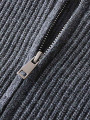 製品画像
"レザーラベル ハーフジップ ハイネック ニット、シンプルで上品なデザイン、精巧な立ち襟とハーフジップポロカラーで調整可能、リブ編みでフィット感と快適さを提供"
詳細画像
"レザーラベル ハーフジップ ハイネック ニットのディテール、二重リブ編みで暖かさを提供、袖口と裾のリブ編みが伸縮性を高め、レザーラベルがディテールに高級感を加えた洗練されたデザイン"