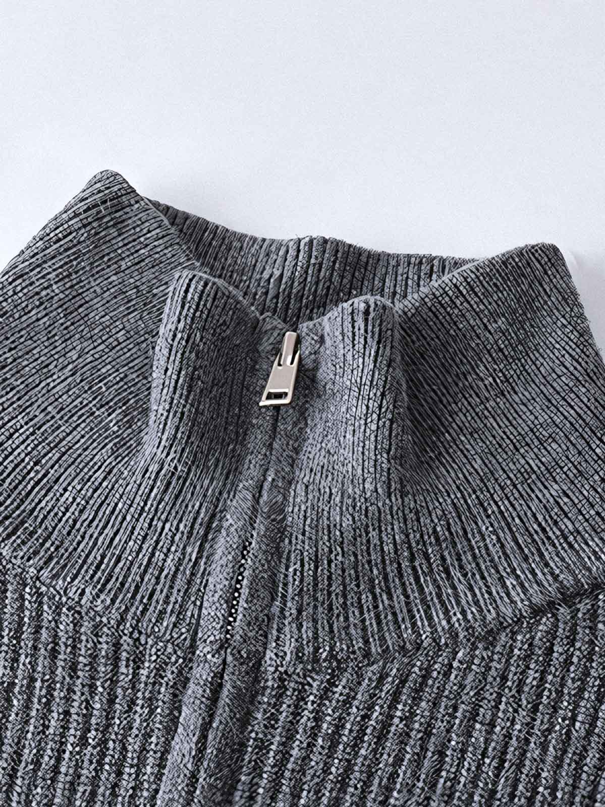 製品画像
"レザーラベル ハーフジップ ハイネック ニット、シンプルで上品なデザイン、精巧な立ち襟とハーフジップポロカラーで調整可能、リブ編みでフィット感と快適さを提供"
詳細画像
"レザーラベル ハーフジップ ハイネック ニットのディテール、二重リブ編みで暖かさを提供、袖口と裾のリブ編みが伸縮性を高め、レザーラベルがディテールに高級感を加えた洗練されたデザイン"