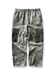 製品画像: 580gのヘビーウェイト素材を使用した起毛加厚の迷彩ワークパンツの正面画像、暖かさ、耐久性、そして多ポケットデザインが特徴。アウトドアやカジュアルシーンに最適。
詳細画像: 多ポケットデザインと迷彩のディテール画像、アウトドア活動やカジュアルコーディネートに最適。