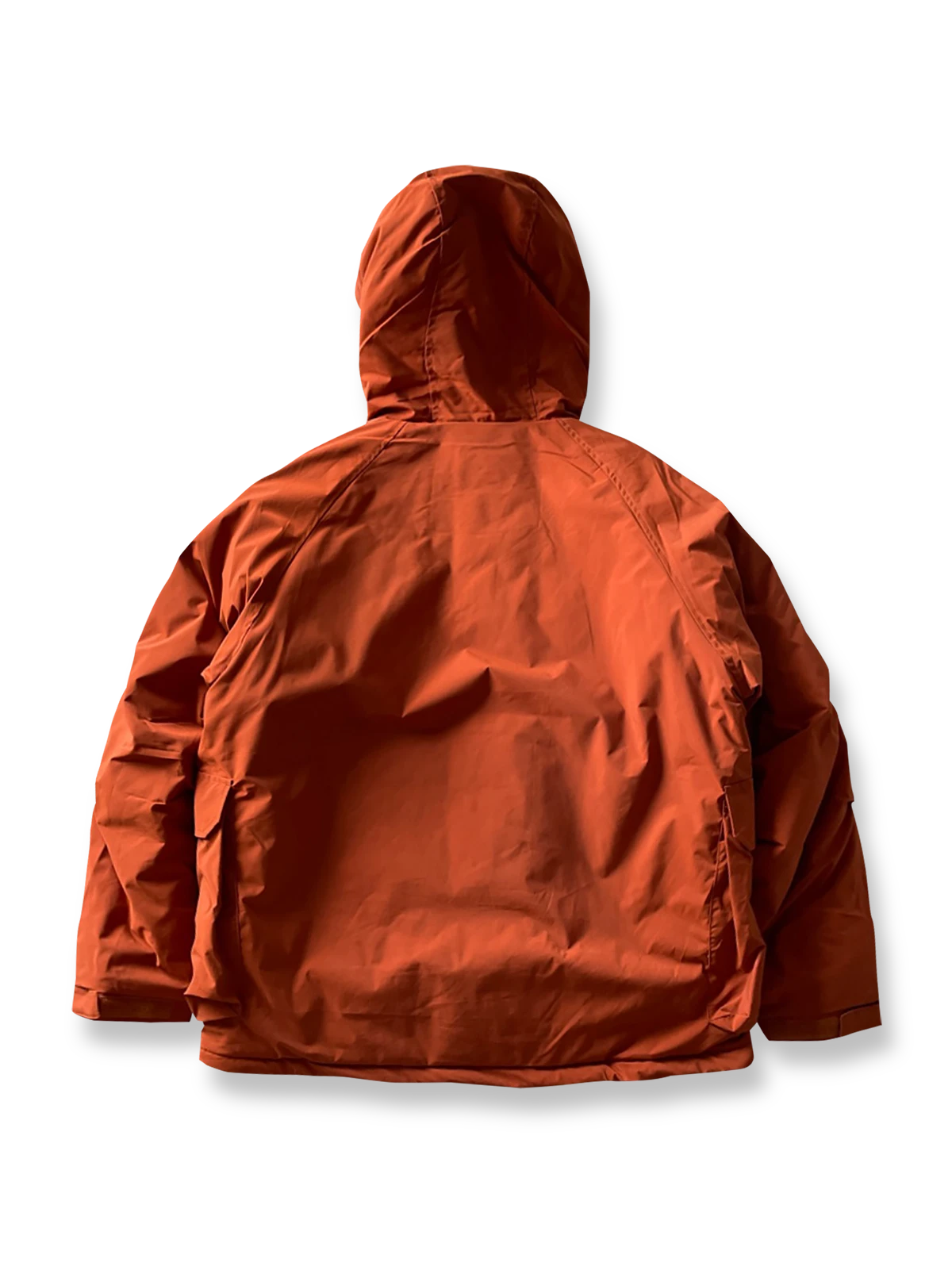 製品画像: 防水ヘビーボア付きアウトドアジャケットの正面画像、防寒性と多機能ポケットが特徴。
詳細画像: 多ポケットと防水素材のディテール画像、アウトドアでの利便性と耐久性を強調。