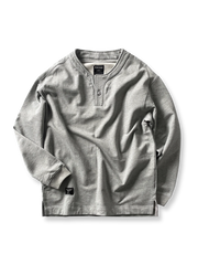 製品画像: ヴィンテージウォッシュヘンリーネックスウェットシャツの全体画像、クラシックでカジュアルなデザイン。
詳細画像: ヘンリーネックのディテールとウォッシュ加工のクローズアップ画像、ヴィンテージ感を強調。