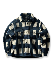 製品画像: ヴィンテージトライバルパターン シープボアシャツの正面画像、トライバルパターンが際立つデザイン。
詳細画像: シープボア素材とトライバルパターンのディテール画像、ヴィンテージ感を強調。