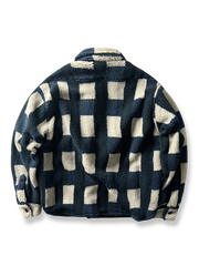 製品画像: ヴィンテージトライバルパターン シープボアシャツの正面画像、トライバルパターンが際立つデザイン。
詳細画像: シープボア素材とトライバルパターンのディテール画像、ヴィンテージ感を強調。