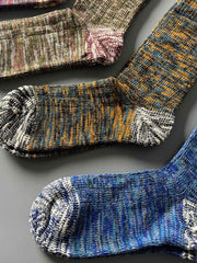 製品画像: カラーミックスヴィンテージロングソックスの5足セット展示、カジュアルで暖かいデザインが特徴。
詳細画像: カラフルなミックス糸で編まれた太糸ソックスのディテール画像、ヴィンテージ感を強調。