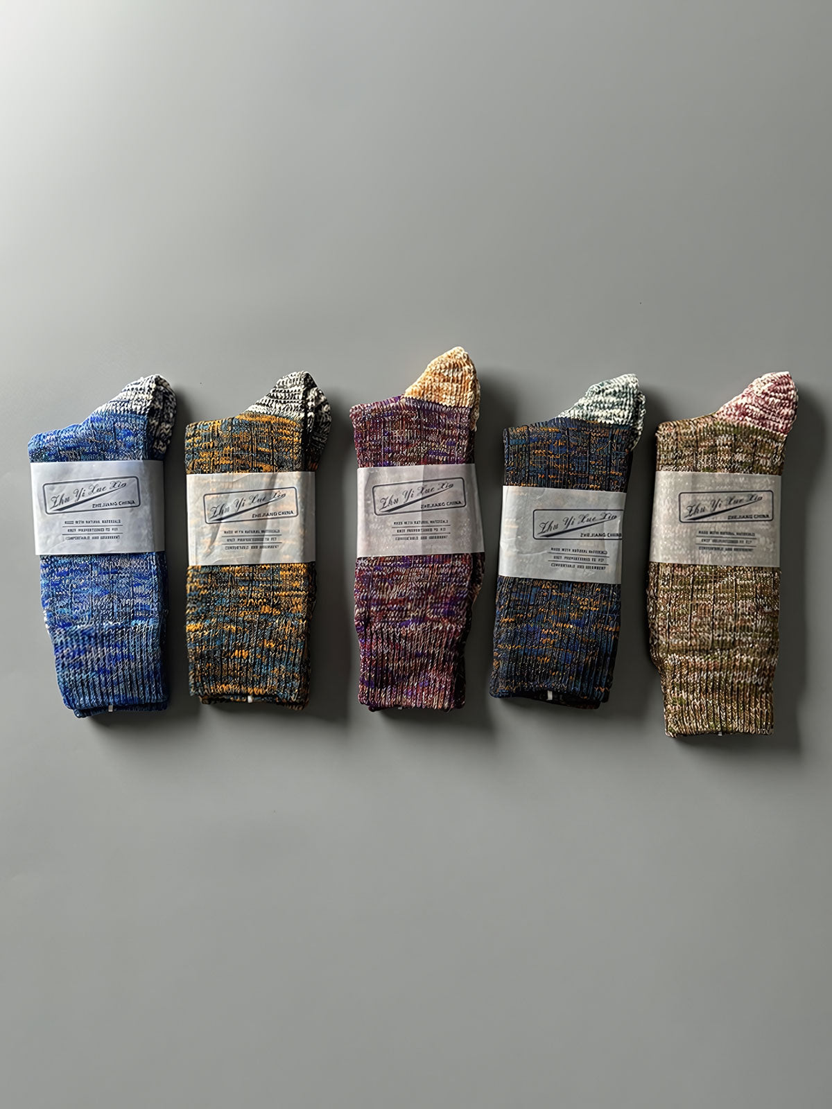 製品画像: カラーミックスヴィンテージロングソックスの5足セット展示、カジュアルで暖かいデザインが特徴。
詳細画像: カラフルなミックス糸で編まれた太糸ソックスのディテール画像、ヴィンテージ感を強調。