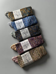 製品画像: カラーミックスヴィンテージロングソックスの5足セット展示、カジュアルで暖かいデザインが特徴。
詳細画像: カラフルなミックス糸で編まれた太糸ソックスのディテール画像、ヴィンテージ感を強調。