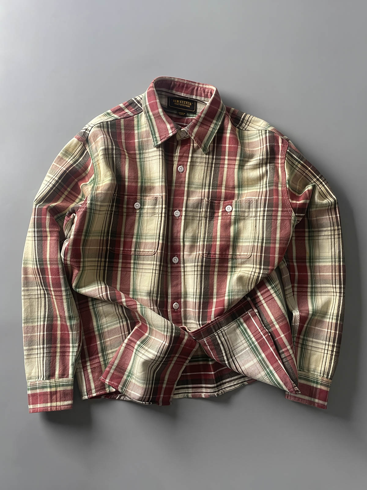 製品画像:
レトロスタイル ドーパミンカラー 厚手 チェック柄シャツ 全体画像、ヴィンテージ風デザイン、秋冬向け
詳細画像:
ドーパミンカラー チェック柄 シャツのディテール、コットン100%素材の質感、厚手の生地