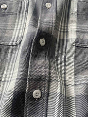 製品画像:
レトロスタイル ドーパミンカラー 厚手 チェック柄シャツ 全体画像、ヴィンテージ風デザイン、秋冬向け
詳細画像:
ドーパミンカラー チェック柄 シャツのディテール、コットン100%素材の質感、厚手の生地