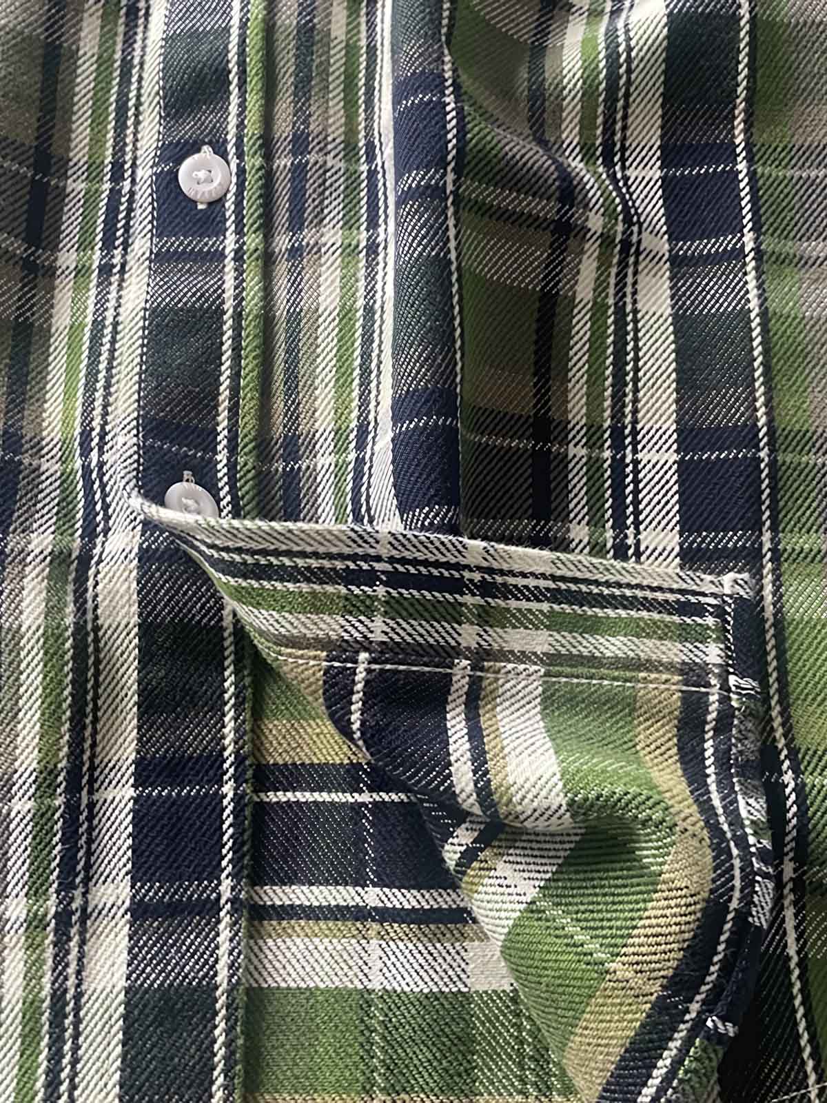 製品画像:
レトロスタイル ドーパミンカラー 厚手 チェック柄シャツ 全体画像、ヴィンテージ風デザイン、秋冬向け
詳細画像:
ドーパミンカラー チェック柄 シャツのディテール、コットン100%素材の質感、厚手の生地