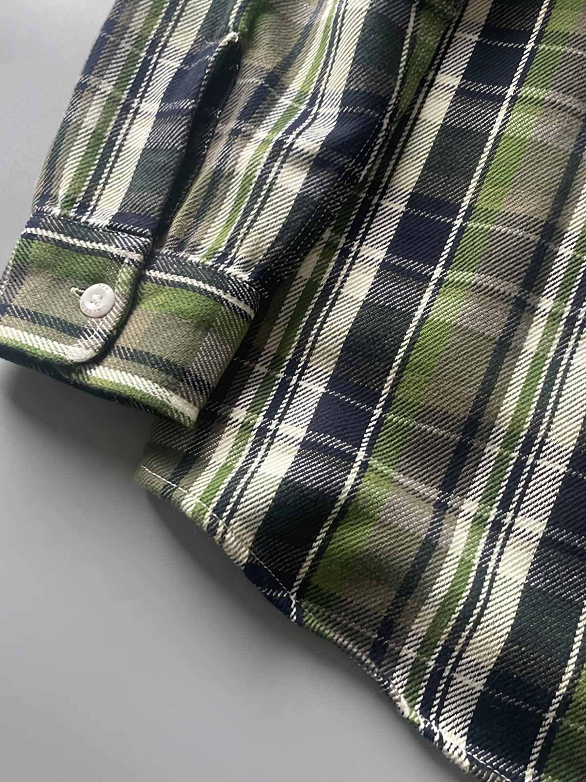 製品画像:
レトロスタイル ドーパミンカラー 厚手 チェック柄シャツ 全体画像、ヴィンテージ風デザイン、秋冬向け
詳細画像:
ドーパミンカラー チェック柄 シャツのディテール、コットン100%素材の質感、厚手の生地