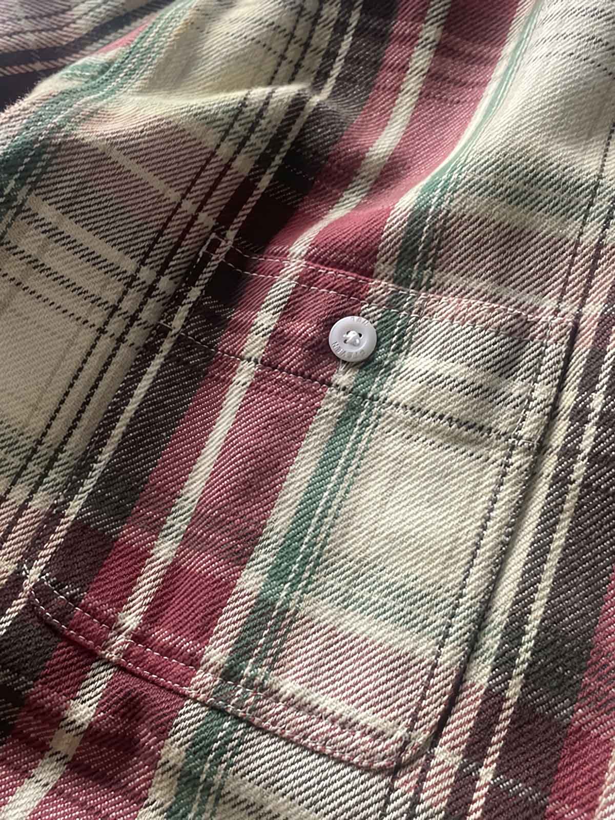 製品画像:
レトロスタイル ドーパミンカラー 厚手 チェック柄シャツ 全体画像、ヴィンテージ風デザイン、秋冬向け
詳細画像:
ドーパミンカラー チェック柄 シャツのディテール、コットン100%素材の質感、厚手の生地