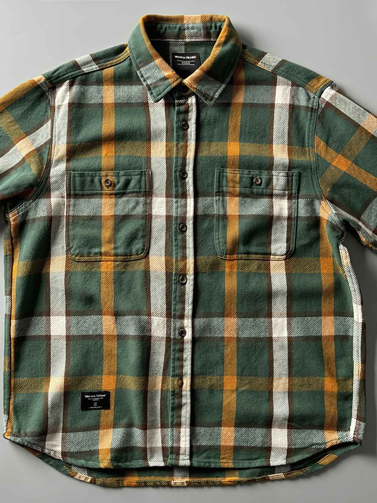 ヴィンテージ風重厚なチェック柄長袖シャツ全体画像、厚手コットン素材とクラシックなデザイン
詳細画像:
チェック柄デザインと胸の二つポケットディテール、ヴィンテージ感あるデザイン