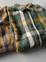 ヴィンテージ風重厚なチェック柄長袖シャツ全体画像、厚手コットン素材とクラシックなデザイン
詳細画像:
チェック柄デザインと胸の二つポケットディテール、ヴィンテージ感あるデザイン