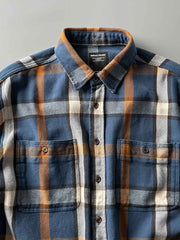 ヴィンテージ風重厚なチェック柄長袖シャツ全体画像、厚手コットン素材とクラシックなデザイン
詳細画像:
チェック柄デザインと胸の二つポケットディテール、ヴィンテージ感あるデザイン