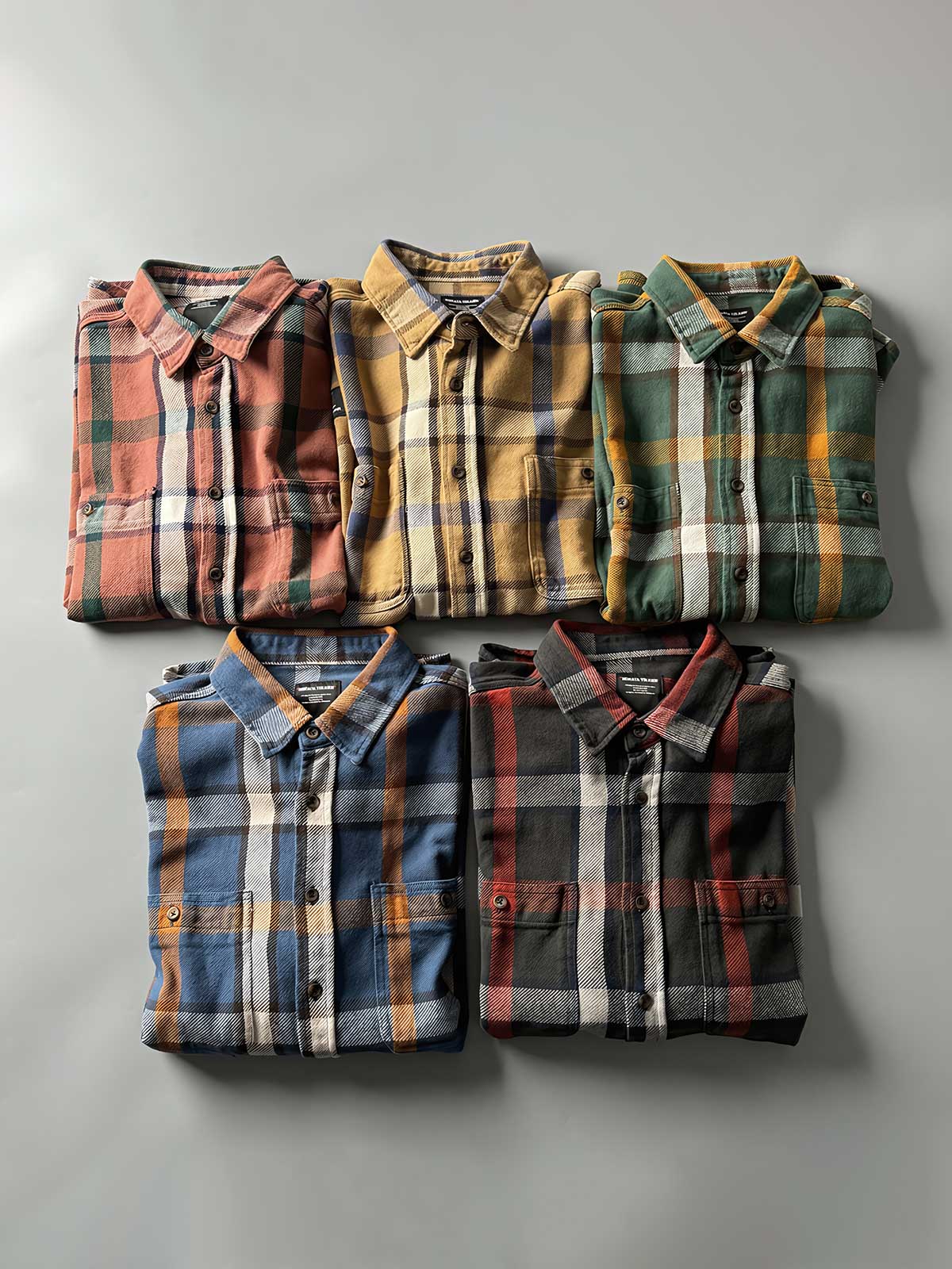 ヴィンテージ風重厚なチェック柄長袖シャツ全体画像、厚手コットン素材とクラシックなデザイン
詳細画像:
チェック柄デザインと胸の二つポケットディテール、ヴィンテージ感あるデザイン