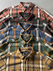 ヴィンテージ風重厚なチェック柄長袖シャツ全体画像、厚手コットン素材とクラシックなデザイン
詳細画像:
チェック柄デザインと胸の二つポケットディテール、ヴィンテージ感あるデザイン