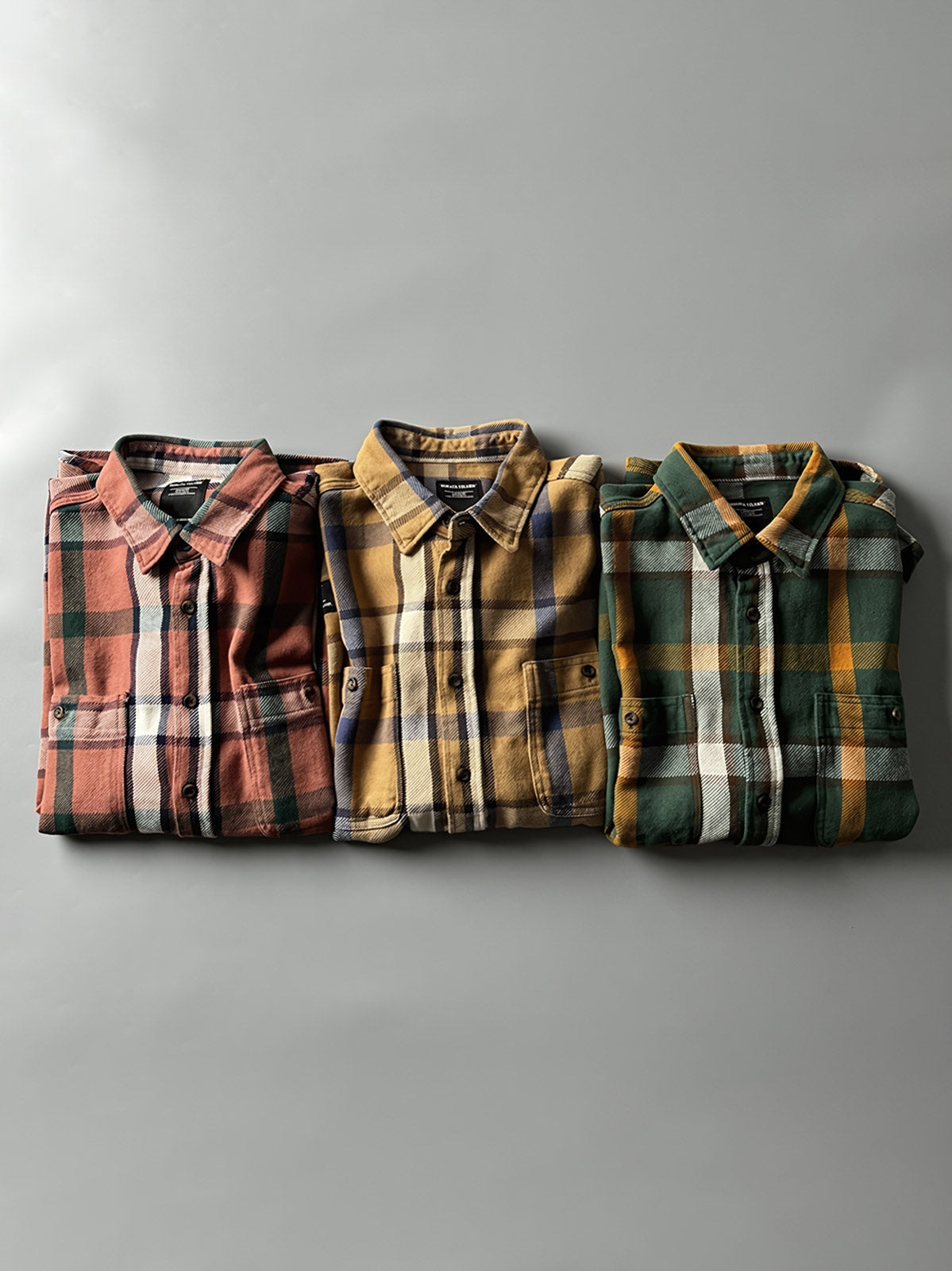 ヴィンテージ風重厚なチェック柄長袖シャツ全体画像、厚手コットン素材とクラシックなデザイン
詳細画像:
チェック柄デザインと胸の二つポケットディテール、ヴィンテージ感あるデザイン