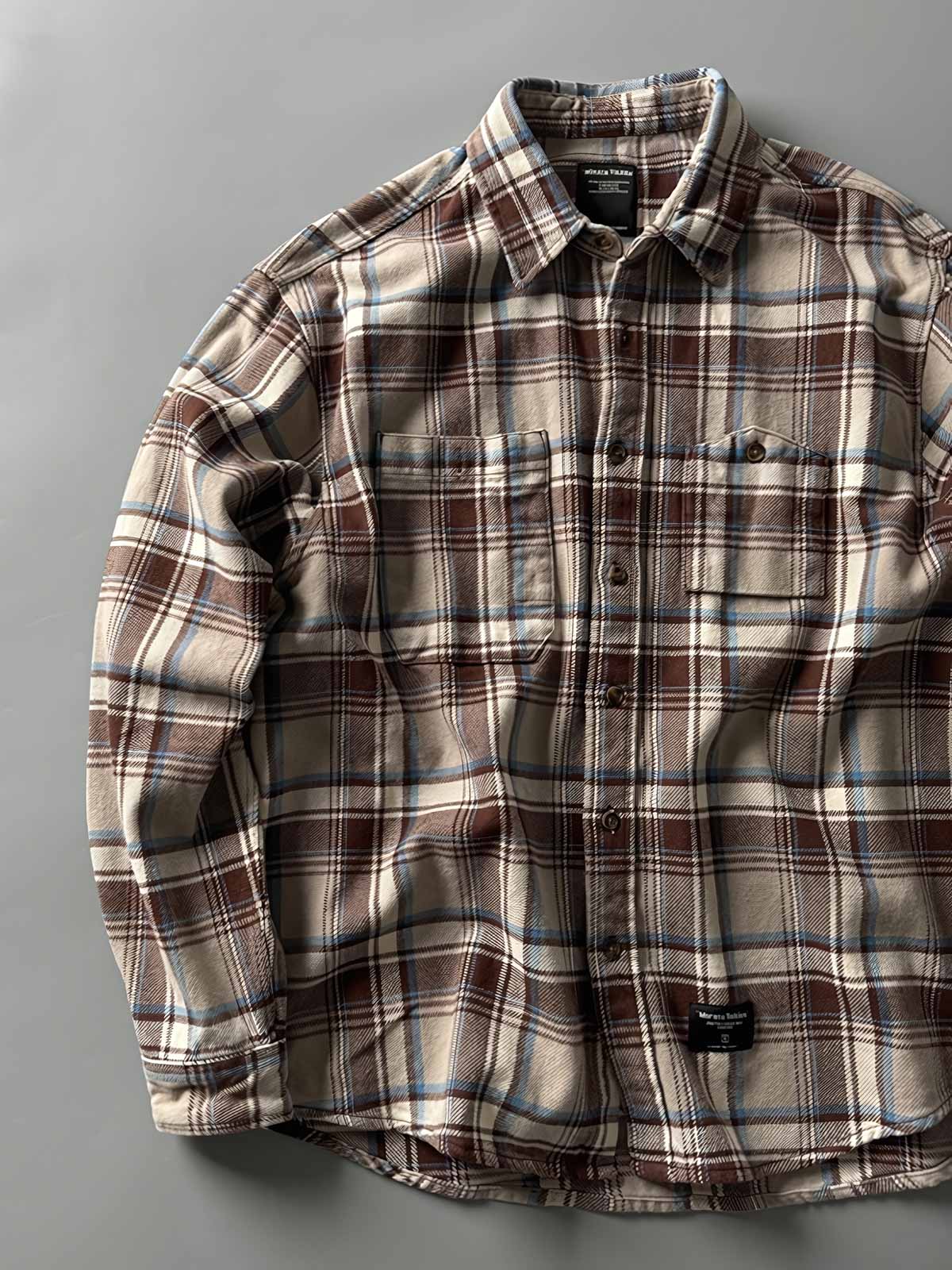 製品画像:
アメカジヴィンテージチェック柄ヘビーウェイトシャツ全体画像、秋冬向けの高い保温性とクラシックデザイン。
詳細画像:
両胸ポケットとチェック柄のディテール、ヴィンテージ感漂うデザイン。