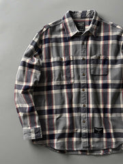 製品画像:
アメカジヴィンテージチェック柄ヘビーウェイトシャツ全体画像、秋冬向けの高い保温性とクラシックデザイン。
詳細画像:
両胸ポケットとチェック柄のディテール、ヴィンテージ感漂うデザイン。