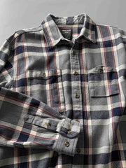 製品画像:
アメカジヴィンテージチェック柄ヘビーウェイトシャツ全体画像、秋冬向けの高い保温性とクラシックデザイン。
詳細画像:
両胸ポケットとチェック柄のディテール、ヴィンテージ感漂うデザイン。