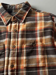 製品画像:
アメカジヴィンテージチェック柄ヘビーウェイトシャツ全体画像、秋冬向けの高い保温性とクラシックデザイン。
詳細画像:
両胸ポケットとチェック柄のディテール、ヴィンテージ感漂うデザイン。