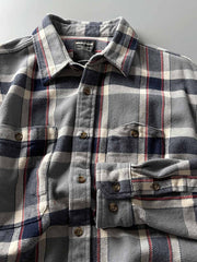 製品画像:
アメカジヴィンテージチェック柄ヘビーウェイトシャツ全体画像、秋冬向けの高い保温性とクラシックデザイン。
詳細画像:
両胸ポケットとチェック柄のディテール、ヴィンテージ感漂うデザイン。