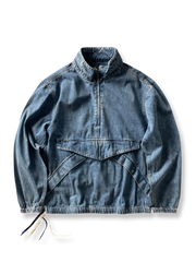 製品画像: アメリカンヴィンテージスタイルのスタンドカラーデニムジャケットの全体画像、ヘビーウェイトでタフなデザイン。
詳細画像: デニムジャケットのウォッシュ加工ディテール画像、ヴィンテージ感を強調。