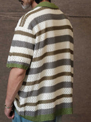 モデル画像: モデルがレトロ配色ストライプ透かし編みニット半袖カーディガンを着用した様子