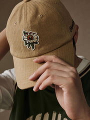 詳細画像: 前面の刺繍ワッペンと側面の刺繍の詳細