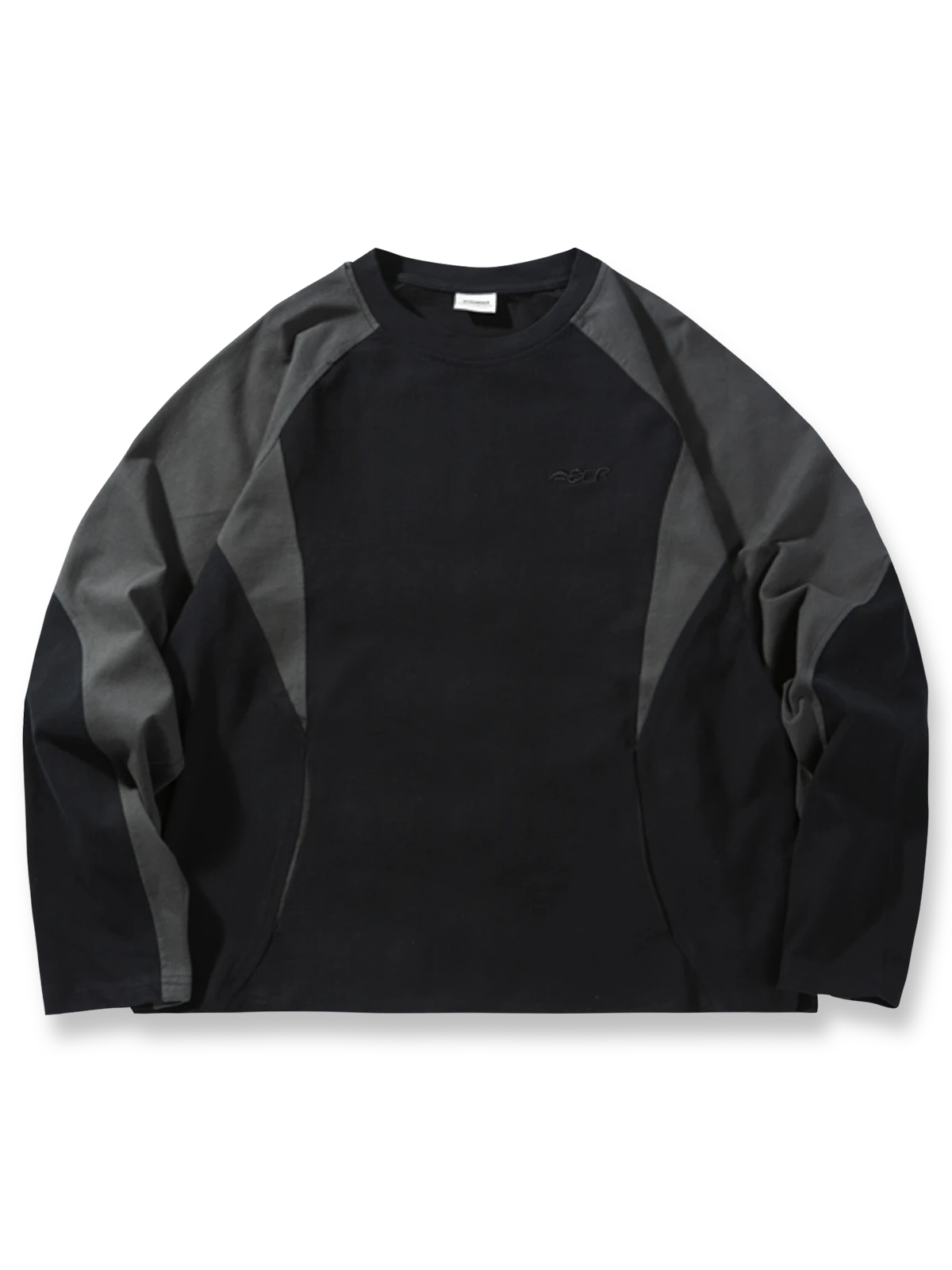 製品画像
「バイカラーパッチワーク クルーネックTシャツの正面全体図。ストリートとレトロスポーツを融合したデザインが特徴で、大胆なバイカラーパッチワークとクラシックなクルーネックの組み合わせが印象的。柔らかいコットン素材を使用し、通気性と耐久性を備えたトレンドアイテム。」
詳細画像
「バイカラーパッチワーク クルーネックTシャツのディテール特写。流れるようなパッチワークラインが視覚的な奥行きと立体感を演出し、高品質コットン素材の柔らかな肌触りと耐久性を強調。ファッション性と実用性を兼ね備えたデザイン。」