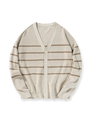 製品画像: クラシックなストライプ柄と柔らかなアクリルコットン素材で仕立てたニットカーディガン全体の外観。
詳細画像: 9ゲージの精密な編み目で仕上げたストライプ柄のディテールと、柔らかなアクリルコットン素材のクローズアップ。