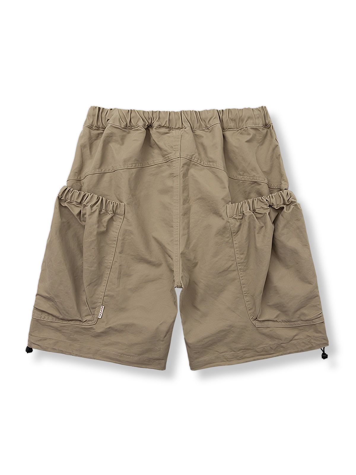 大きなポケット付きドローコードカーゴショーツの正面図
