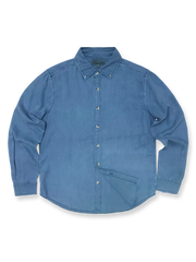 ヘリンボーン柄のテンセル長袖シャツ、製品染めとマーブル調ボタンのディテール。