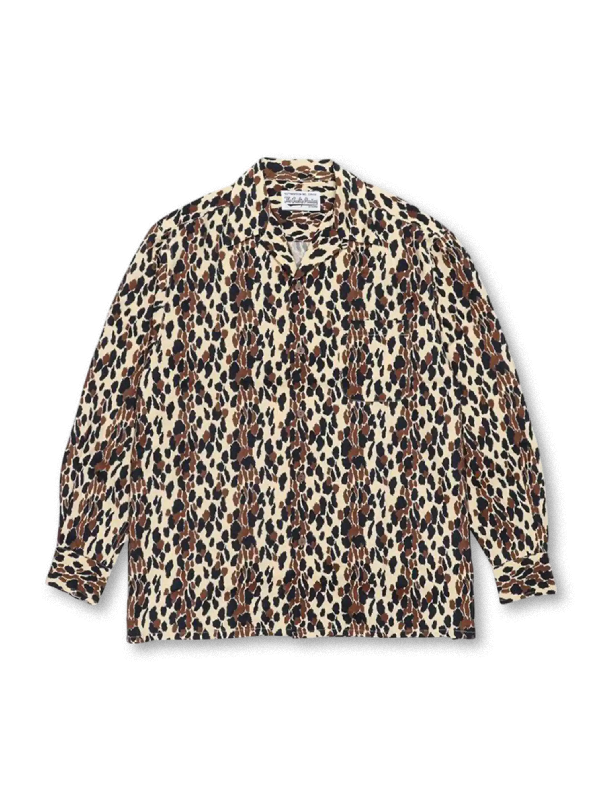 蛇紋パターンを全体にあしらった長袖キューバシャツ、赤×ネイビー系のプリントが際立つ