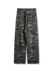 カモフラージュ柄のワークパンツ全体