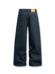 フロント&バックビューのワイドデニムパンツ全体像