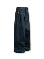 フロント&バックビューのワイドデニムパンツ全体像