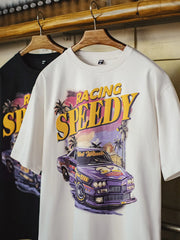 フロントにマッスルカーと「RACING SPEEDY」プリントを施したホワイトTシャツ