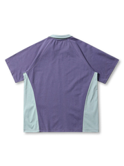 落ち着いた配色や大胆な切り替えデザインが映える機能性Tシャツ、ラグランスリーブ風のパターンが特徴