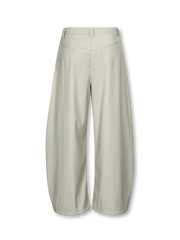 クリーンフィットカーブドスラックス正面全体